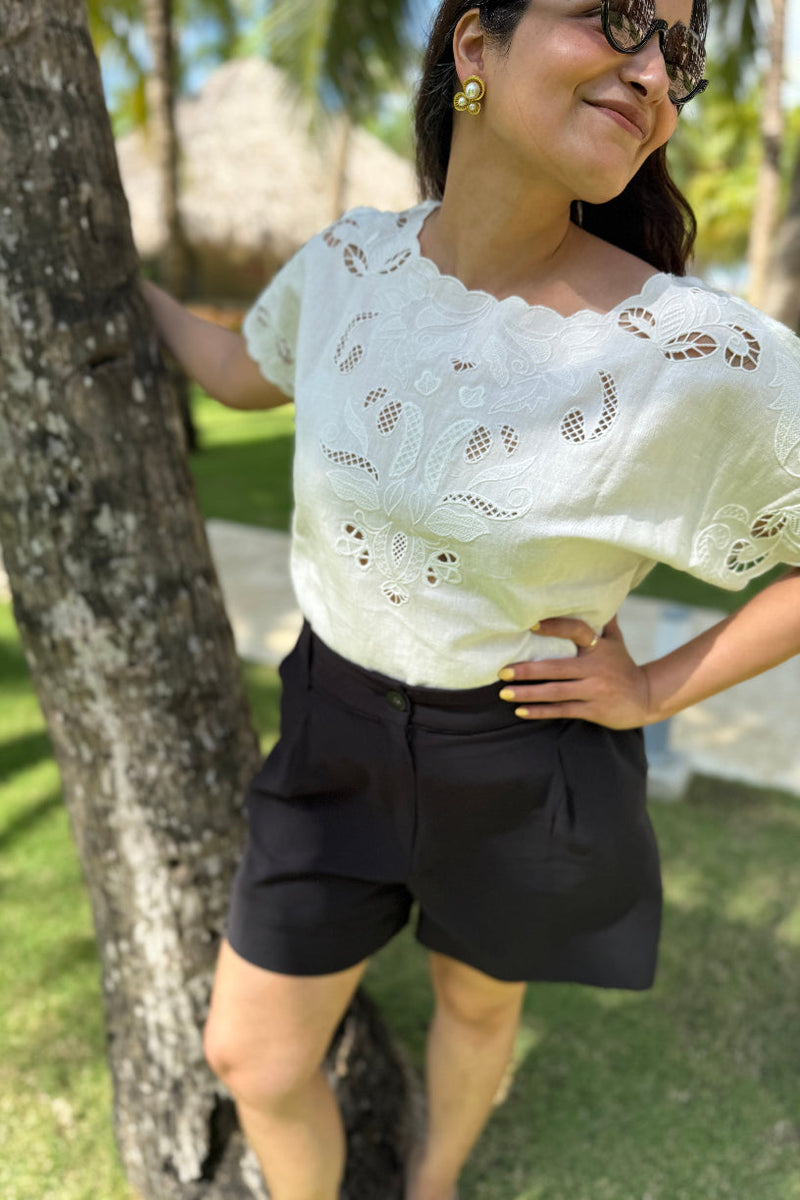 A BOXY top that is flattering and bloat-friendly!