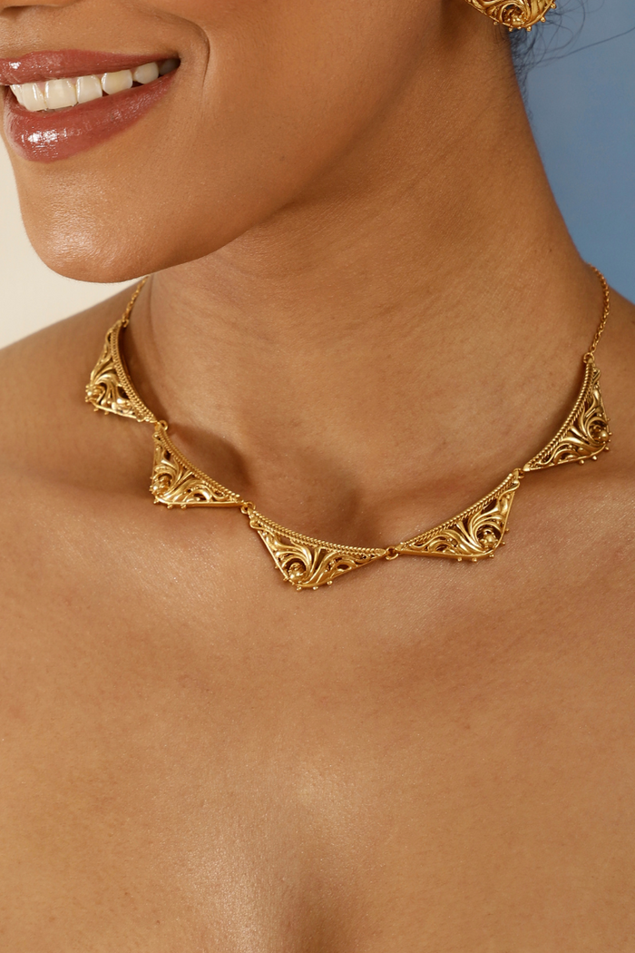 2973- Collier Draperie Or Jaune Filigrané 2973- Collier Draperie Or Jaune Filigrané