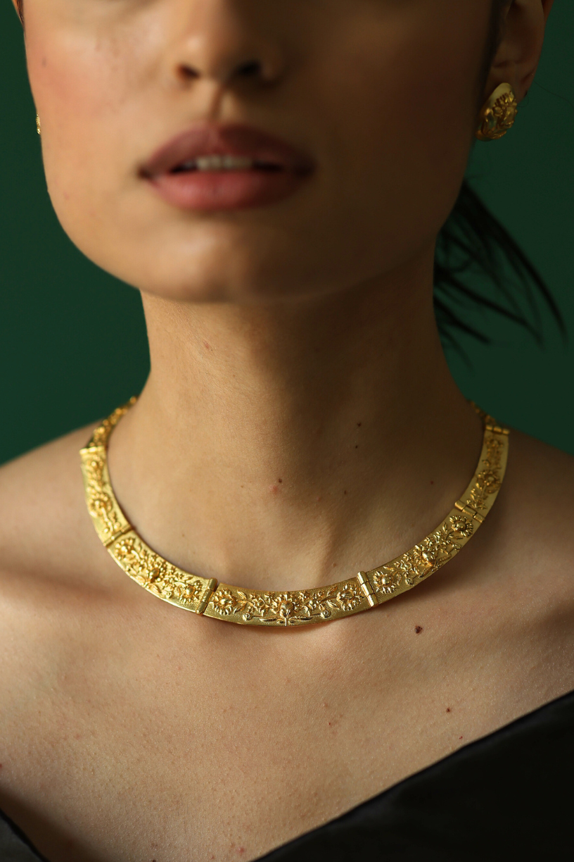 Aureate Collar Necklace