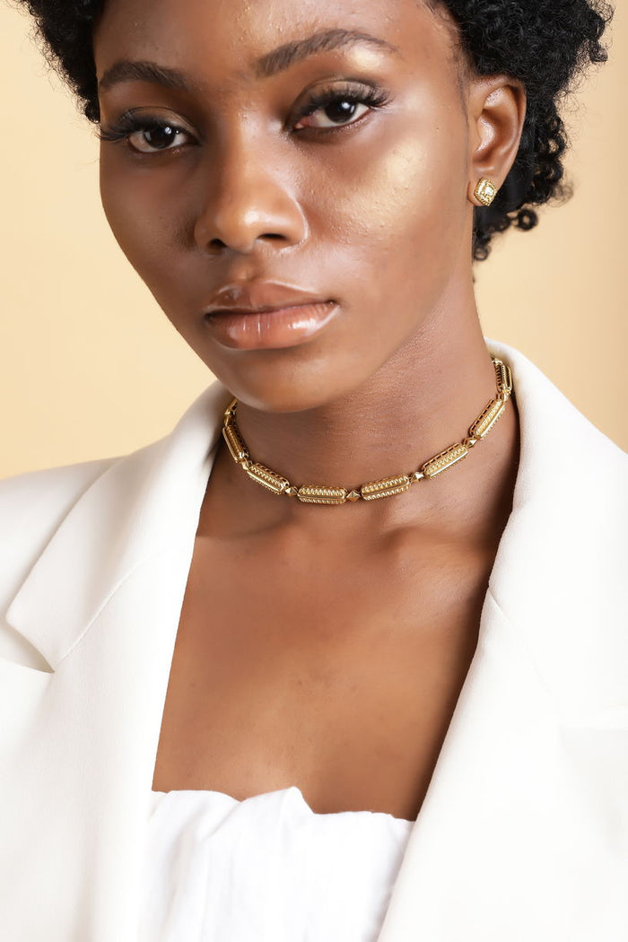    TEXTUREDGOLDENCHOKAR USA