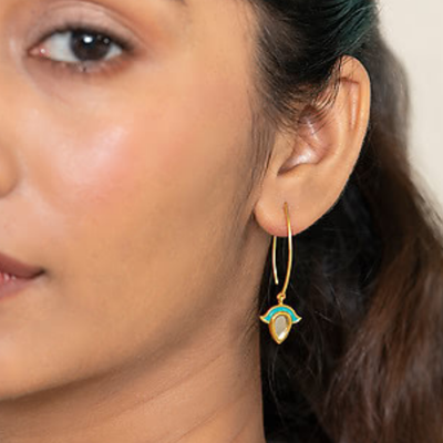 The Jewel Jar Shaya, delicate wire earrings 